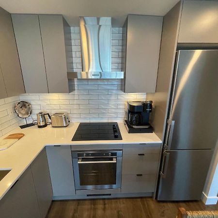كيلوانا Awesome View 21 Two Bedroom One Bath Downtown Lake View Near Beach المظهر الخارجي الصورة
