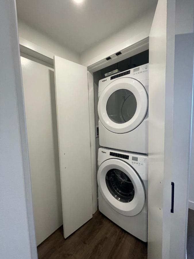 كيلوانا Awesome View 21 Two Bedroom One Bath Downtown Lake View Near Beach المظهر الخارجي الصورة